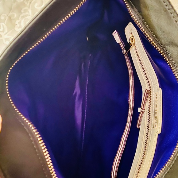 💕SOLD💕Henri Bendel Jetsetter Crossbody -Black - Picture 6 of 14